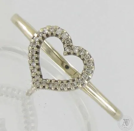 Timanttisormus 28xn.0.005ct, koko 18, 585 valkokulta, paino 1,7g