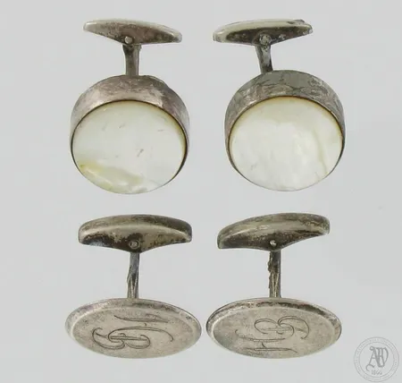Kahdet vialliset kalvosinnapit, 813br, paino 27,0g