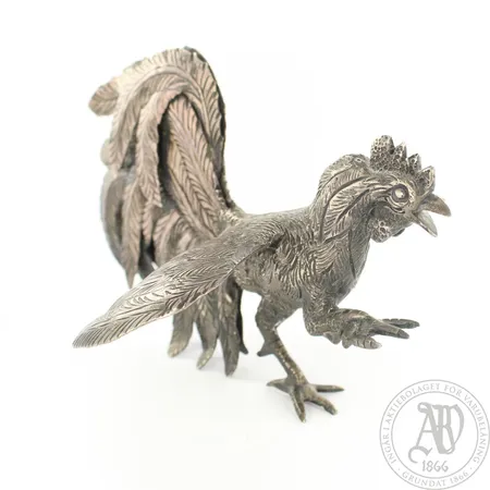 Hopeakukko, siiven alla kaiverrus, korkeus 100mm, 925, paino 575,1g