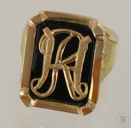 Kivisormus, koko 21½, kaiverrettu, 750br, paino 66,2g