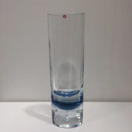 Maljakko, Iittala, Timo Sarpaneva Arktia 2795, korkeus 300mm, sivussa pieni naarmu.   Lähetetään postipakettina.