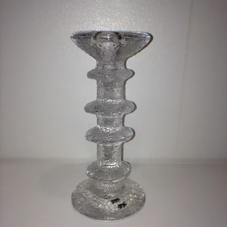 Kynttilänjalka Iittala, Festivo, signeerattu TS, korkeus 180mm.  Lähetetään postipakettina.
