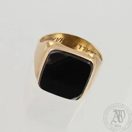 Kivikantasormus, kaiverrettu, koko 18¾, 585br, paino 5,9g