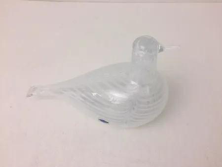 Lasilintu,  korkeus 140mm, Nuutajärvi, design Oiva Toikka  Ota yhteys panttilainaamoon kuljetusmaksusta sopimiseksi.