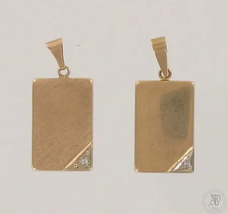 Kaksi timanttiriipusta 2xn.0.005ct, korkeudet 25mm, 585, paino 2,0g  