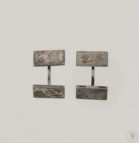Kalvosinnapit, kaiverretutu, mitat 10x18mm, vuodelta 1960, 813, paino 9,6g
