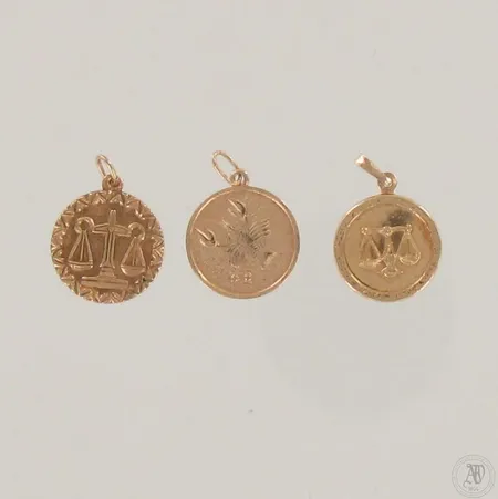 Kolme horoskooppiriipusta, korkeudet 20mm, 585, 2,5g 