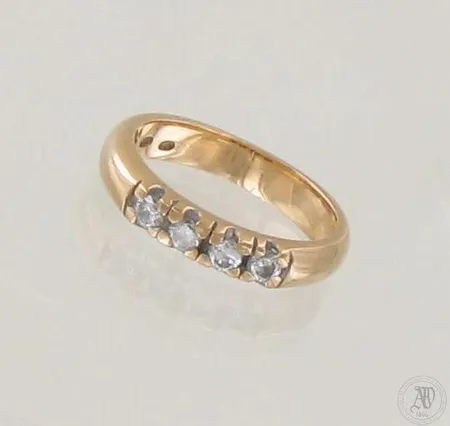 Timanttisormus 4xn.0.06ct, koko 16¼, 750, paino 4,8g 