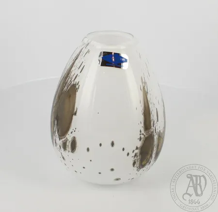 Maljakko Nuutajärvi, Björn Weckström, Fortuna, korkeus 10,5cm  Lähetetään postipakettina.