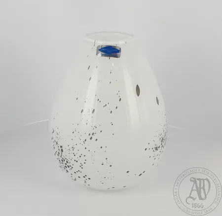 Maljakko Nuutajärvi, Björn Weckström, Fortuna, korkeus 13cm  Lähetetään postipakettina.