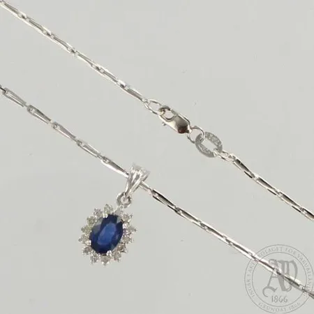 Kiviriipus timanteilla 14xn.0.02ct, riipuksen korkeus 18mm, ketjun pituus 40cm, 750br  valkokulta, paino 6,1g 