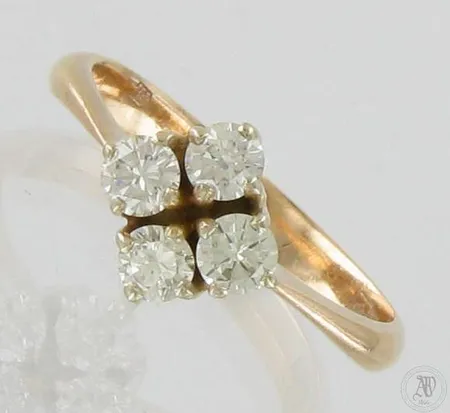 Timanttisormus 4xn.0.30ct, koko 16¾, 585, paino 2,4g