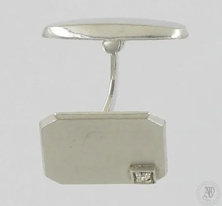 Kalvosinnappi timantilla 1xn.0.02ct, 750 valkokulta, paino 5,6g