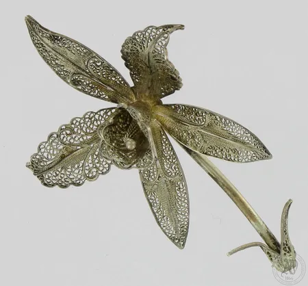 Filigraani-rintaneula, leveys 80mm, neula hieman vääntynyt, 833, paino 10,7g