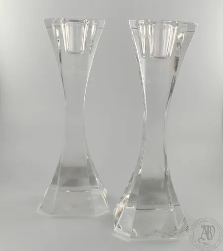 Kaksi kynttilänjalkaa, Villeroy & Boch, korkeus 160mm. Lähetetään postipakettina.