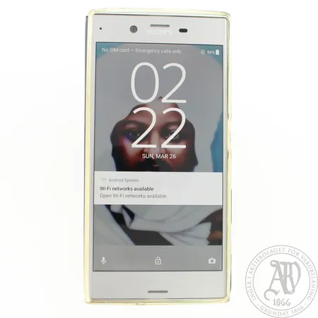 Matkapuhelin Sony Xperia ZX premium platinum, laturi ja suojakuori, takuu voimassa 4/2019 asti