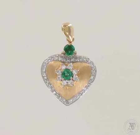 Smaragdiriipus timanteilla 8xn.0.02ct 35xn.0.005ct, korkeus 26mm, 585br, paino 4,3g