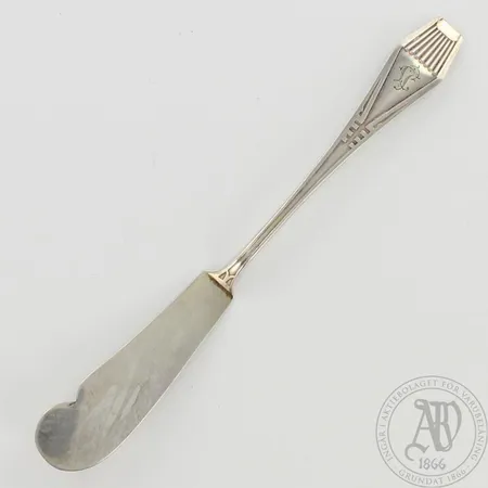 Voiveitsi, kaiverrettu, pituus 140mm, 813, paino 13,9g 