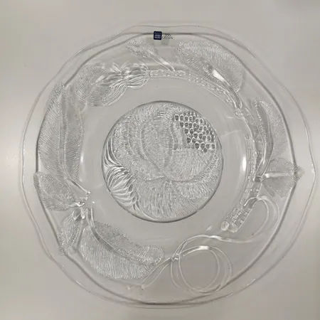 Kakkulautanen Arabia, Pioni, Design, Oiva Toikka, Ø 30cm, Nuutajärvi - Finn crystal. Lähetetään postipakettina.