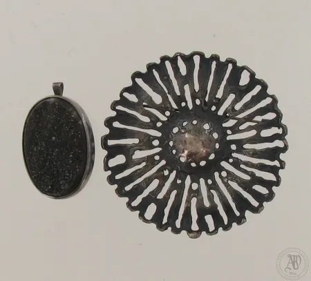 Rintaneula Ø 62mm, kivirintaneula riipuslenkillä, korkeus 40mm, 916,br paino 31,2g