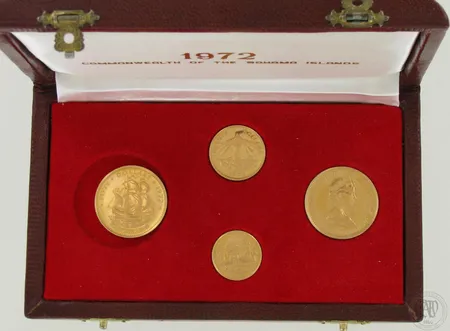 Neljä kultarahaa Bahama, vuodelta 1972, 2x50 dollars, 917, paino a:15,9g, 1x20 dollars 917, paino 6,3g ja 10 dollars 917, paino 3,2g, yhteispaino 41,3g