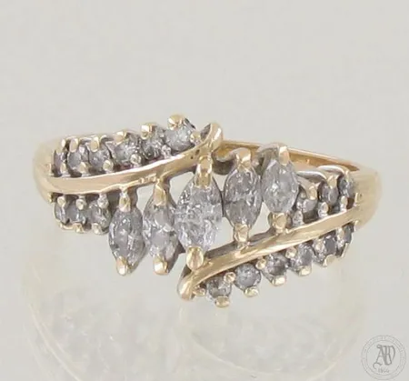 Timanttisormus 1xn.0.20ct ja 4xn.0.07-0.10ct Markiisihionta, 18xn.0.02-0.03ct, koko 18, 585, paino 4,8g