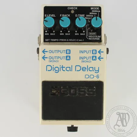 Pedali Boss DD-6 Digital Delay ja virtajohto