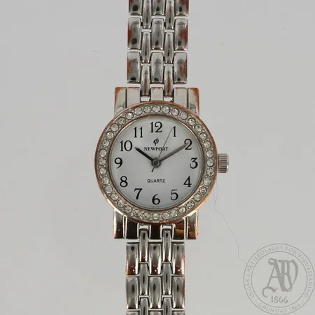 Rannekello Newport, quartz, käytön jälkiä, Ø 29mm, rannekkeen pituus 185mm