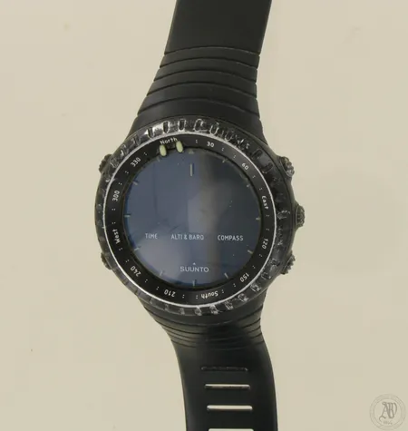 Viallinen Suunto Gore rannetietokone, paristo loppunut