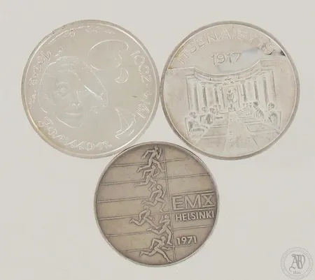 Kolme juhlarahaa, Monetan 'Hopea Aarre' Itsenäisyys 1917, Tove Jansson 1914-2001 2004 10eur, Suomi EMX Helsinki 1971 10mk, 500-925, paino 78,1g
