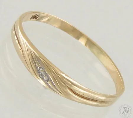 Timanttisormus 1xn.0.005ct, käytön jälkiä, koko 18¾, 585, paino 0,9g