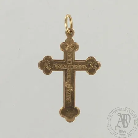 Ristiriipus, kaiverrettu, korkeus 37mm, 583, paino 2,8g