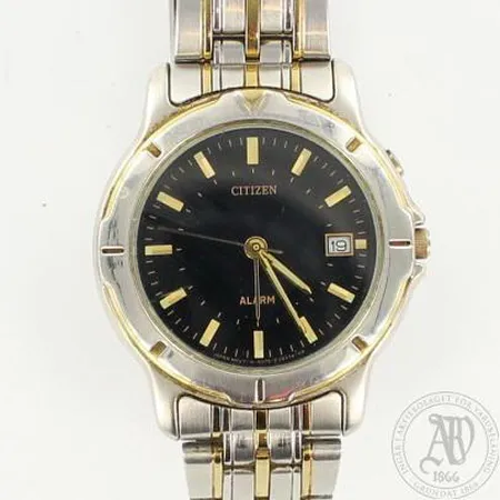 Teräsrannekello Citizen, taulun Ø 36mm, rannekkeen pituus 200mm, taulussa naarmuja