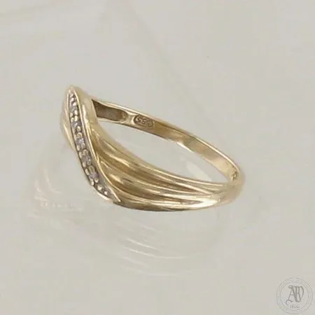 Timanttisormus 5xn.0.005ct, koko 17½, 585 kelta- ja valkokulta, paino 1,9g
