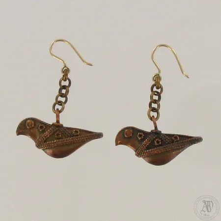 Korvakorut Kalevala Koru, Hattulan Lintu, korkeus 43mm, pronssia 