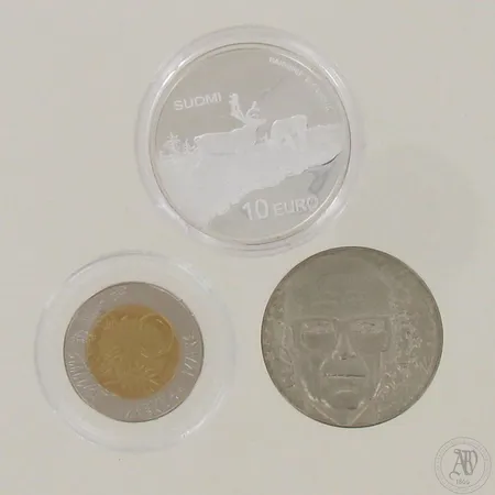 Kolme juhlarahaa, Suomi, Nagano Olympic Games Mäkihyppy1998 10 euro, Suomi Finland EU 1995 10 mk ja UKK 1975 10 markkaa, 500 ja 925, paino 23,8 ja 27,2g 