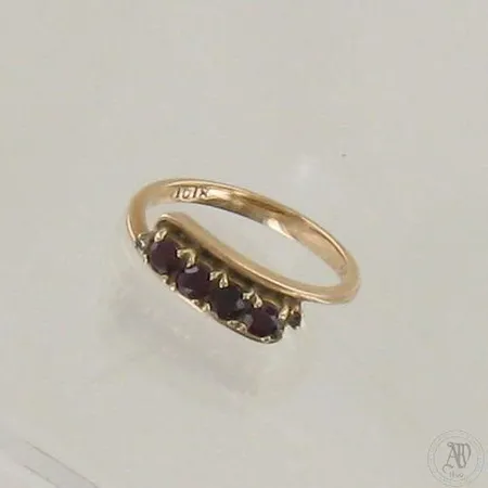 Viallinen kivisormus timantilla 1xn.0.01ct, 585br, paino 2,8g