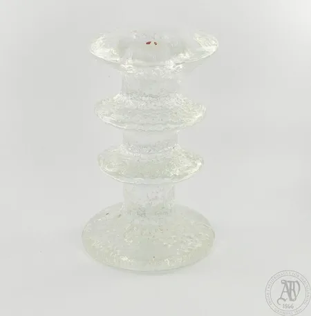 Kynttilänjalka Iittala, Festivo, signeerattu TS, korkeus 120mm. Lähetetään postipakettina.