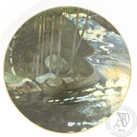 Seinälautanen Arabia, Itsenäinen Suomi 1917-1987, Taiteilija Pekka Halonen, Koski, Suomen kanteletar sarja, Ø 22,5cm. Lähetetään postipakettina.