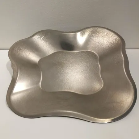 Teräsvati Iittala, Alvar Aalto, 504mm, pohjassa logo.     Lähetetään postipakettina.