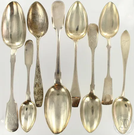11 lusikkaa, kaiverrettu, pituudet 140-210mm, 800-875, paino 365,5g