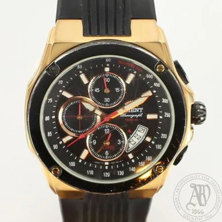 Rannekello, Orient chronograph, lasissa  kevyitä narmuja, Ø 45mm, kumiranneke