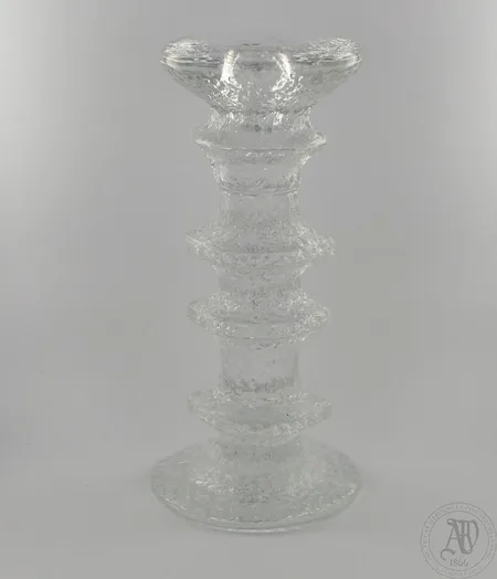 Kynttilänjalka Iittala, Festivo, signeerattu TS, korkeus 170mm. Lähetetään postipakettina.