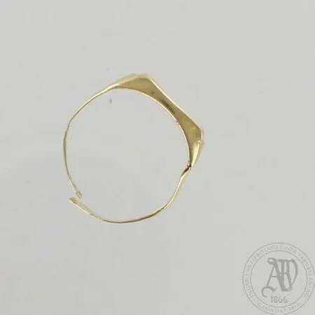 Viallinen kantasormus, 585, paino 3,0g