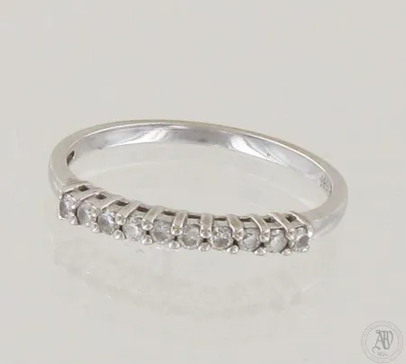 Viallinen timanttisormus 10xn.0.01ct, koko 16¾, 585 valkokulta, paino 1,3g