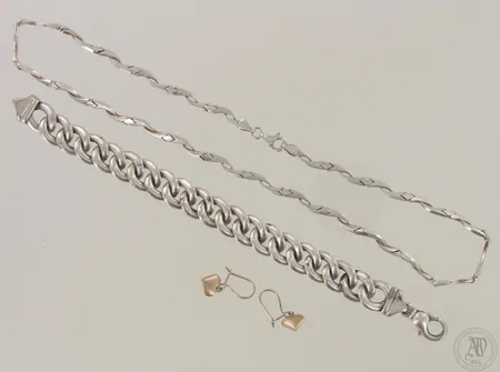 Kaulakoru, pituus 43cm, panssariranneketju, pituus 190mm, korvakorut, korkeus 23mm, 925, paino 40,2g