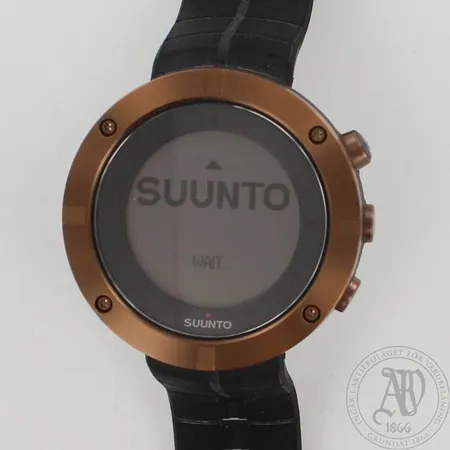 Rannetietokone Suunto Kailash Copper, SS021815000, GPS ja Adventure Timeline, laatikko ja virtajohto, uuden veroinen Lähetetään postipakettina.