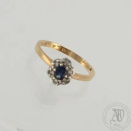 Kivisormus timanteilla 6xn.0.01ct, kaiverrettu, koko 16, 585 kelta-ja valkokulta, paino 1,7g 