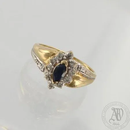 Kivisormus timanteilla 12xn.0.005ct, kaiverrettu, koko 16¾, 585br, paino 3,6 Paino: 3,6 g