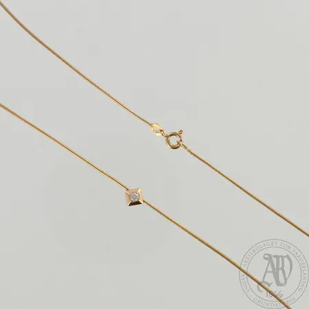 Käärmekaulaketju timantti 1xn.0.06ct, riipuksen korkeus 6,5mm, ketjun pituus 41,5cm, 585, paino 3,8g 